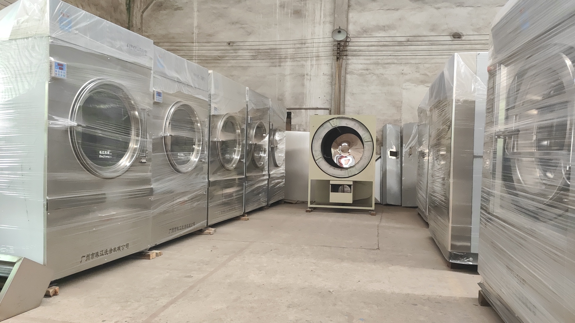 
煤礦廠工業(yè)全自動(dòng)洗衣機(jī)如何選？珠江洗滌靠這些實(shí)力贏得大型國(guó)企信賴
